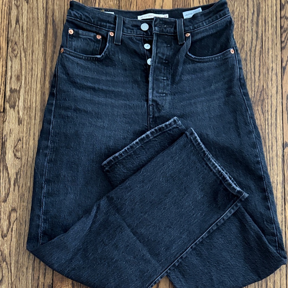 Levi Black High-Waisted Jeans